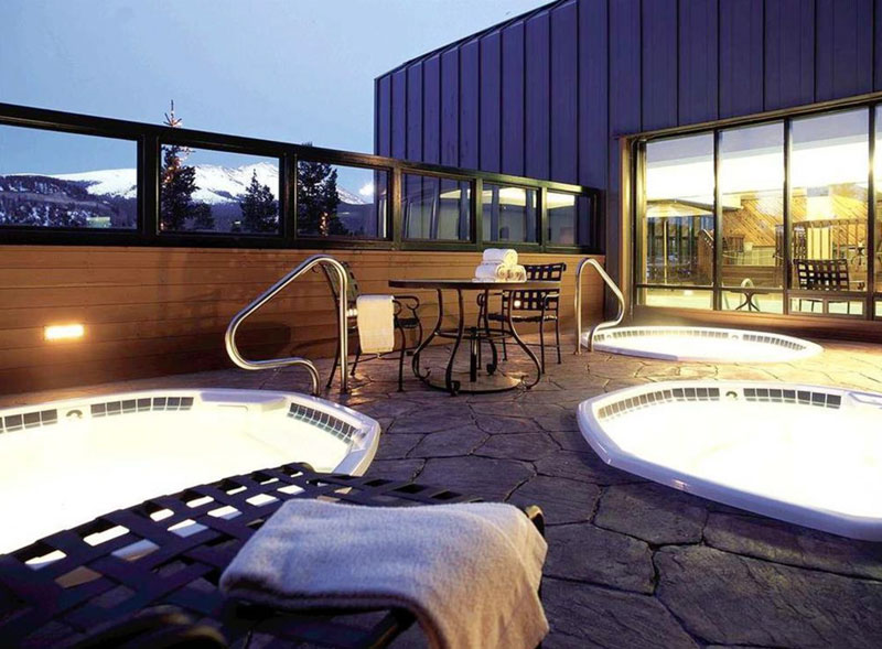 outdoor hot tubs with view of mountains